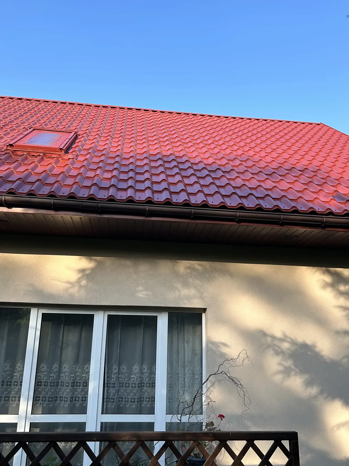 Dach w miejscowości Brwinów
